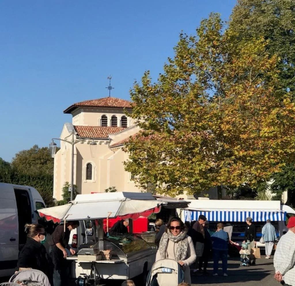 Image 1 : Marché traditionnel background