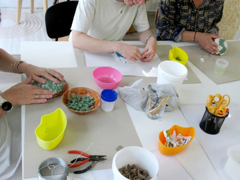 Image 1 : Atelier de création 4 à 15 ans - Papier mâché background