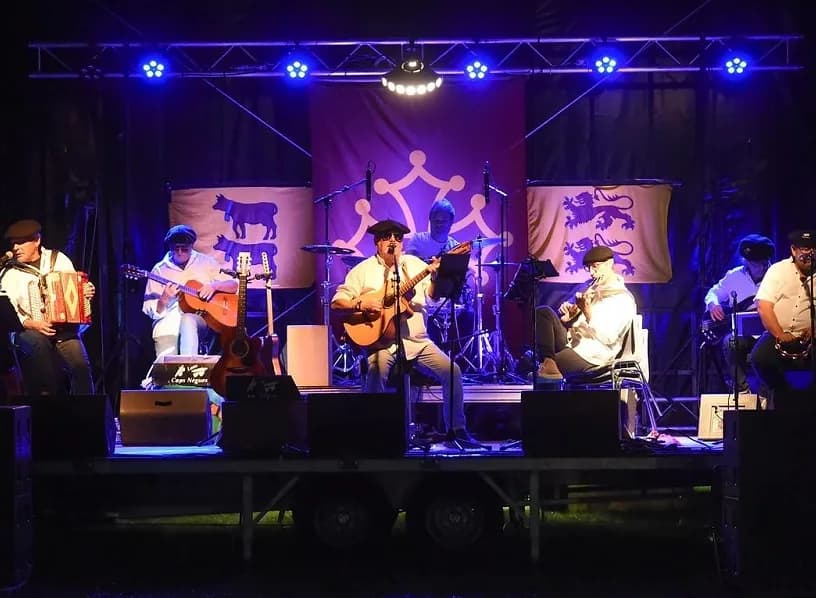 Image 1 : Concert solidaire des Caps Nègues background