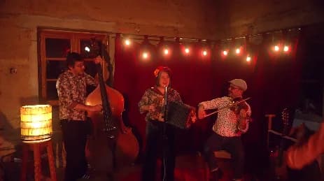 Image 1 : BAL TRAD - ISABELLE BAZIN... EN BAL ! background