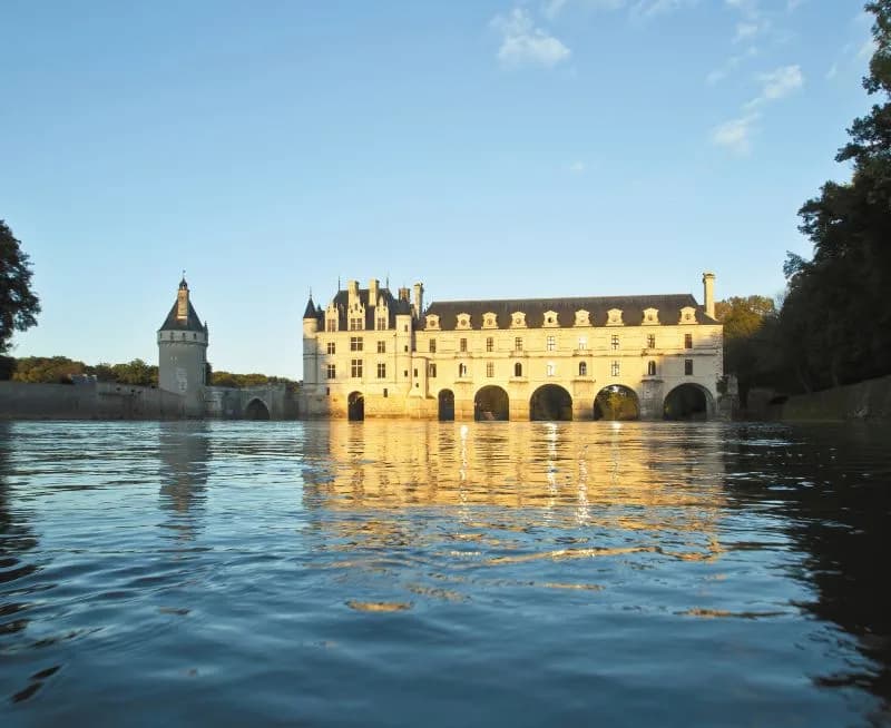 Image 1 : Visite inédite du Château background