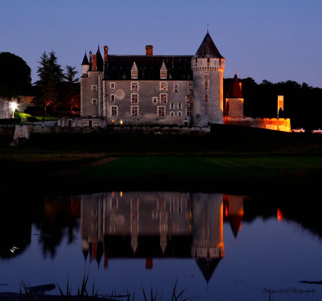 Image 1 : Nuit des Châteaux à Montpoupon background