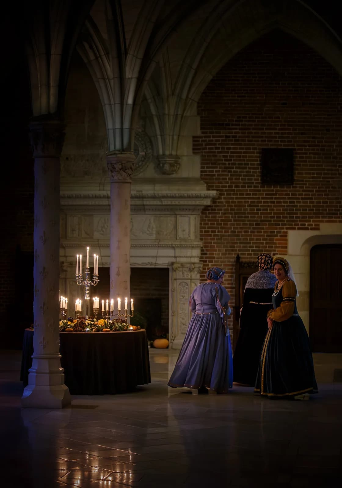 Image 1 : Balades nocturnes aux chandelles au château royal d'Amboise background