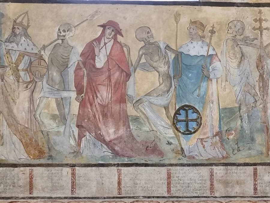 Image 1 : Entrez dans la danse macabre : Visite nocturne et théâtralisée par Véronique Domagalski background