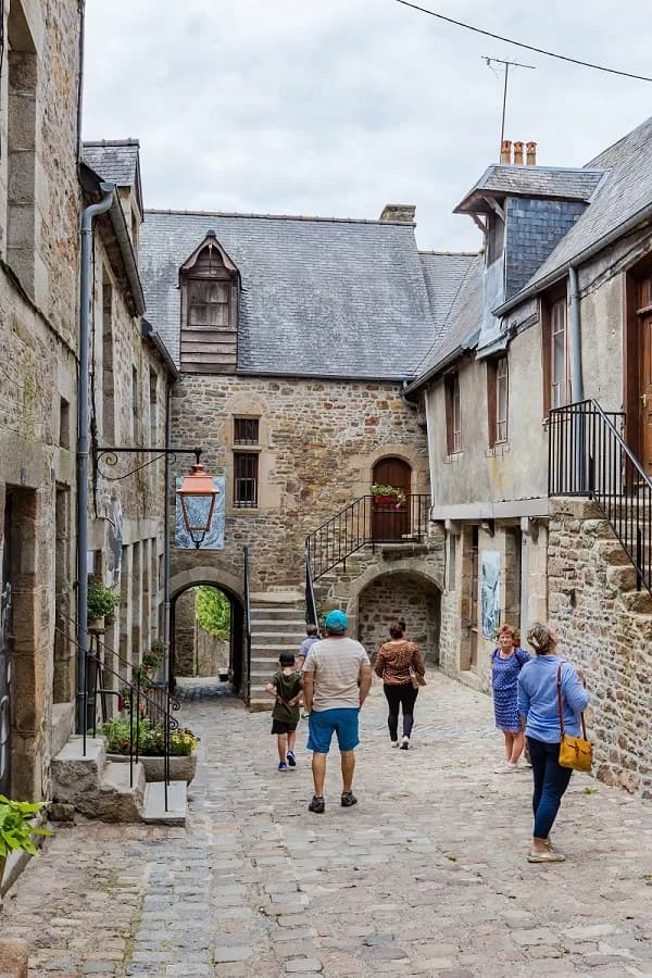 Image 1 : Visite guidée | Raconte-nous Villedieu et son histoire background