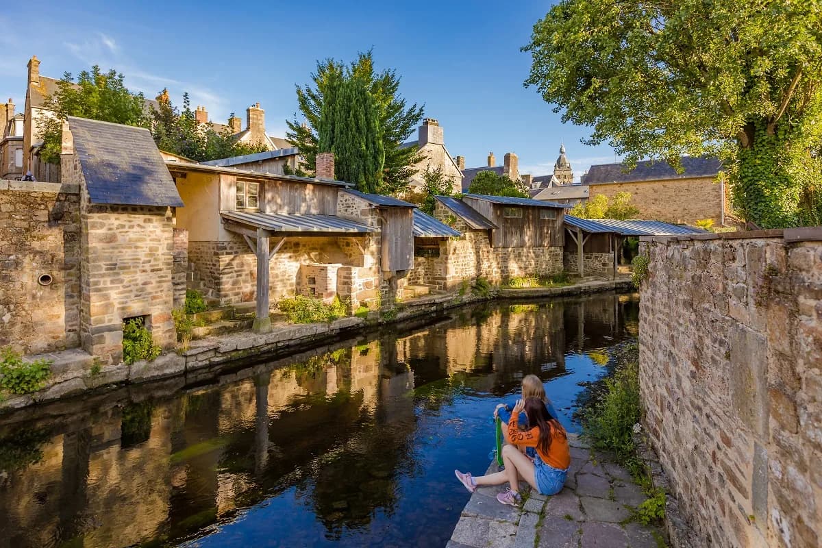 Image 2 : Visite guidée | Raconte-nous Villedieu et son histoire background