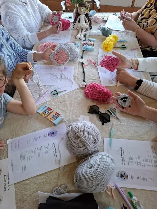 Image 1 : Atelier crochet background