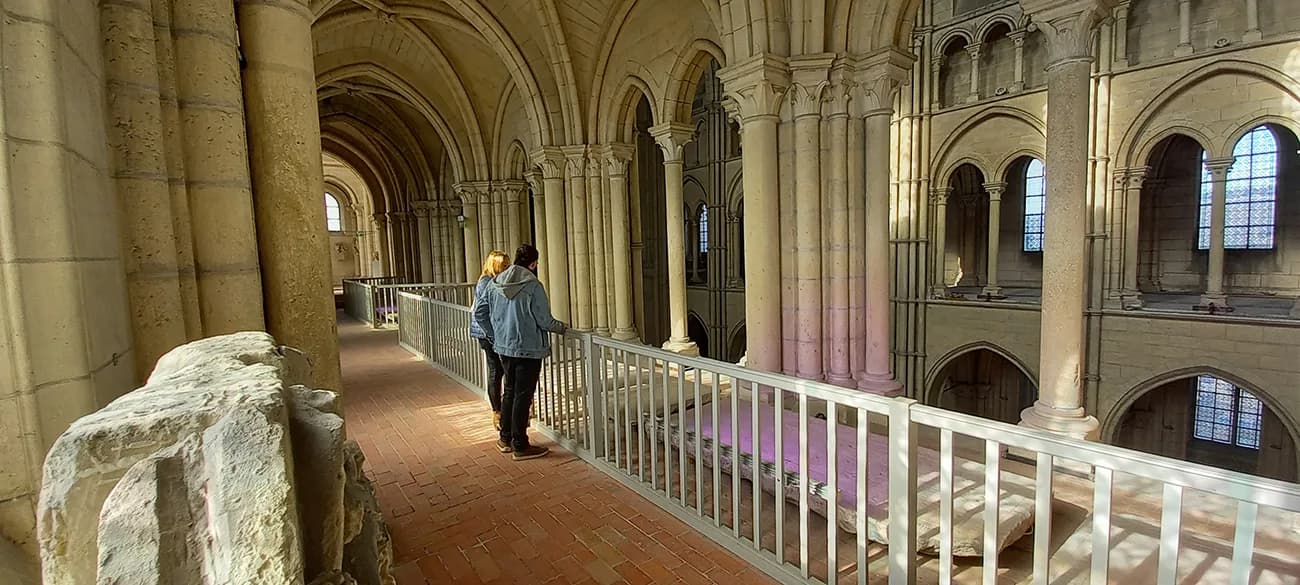Image 1 : Visite guidée des hauteurs de la cathédrale à Laon background