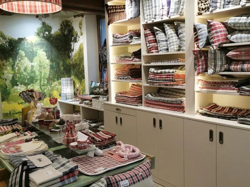 Image 2 : Visite d'atelier et boutique de tissu Kelsch background