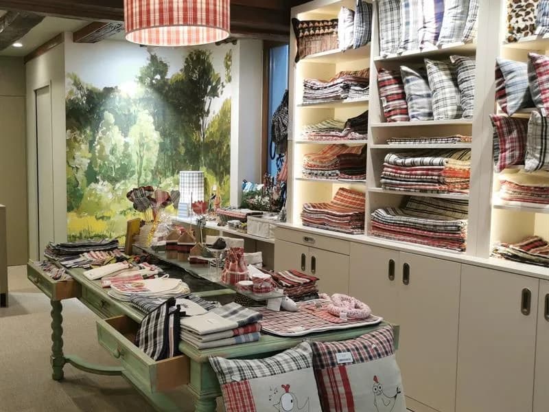 Image 3 : Visite d'atelier et boutique de tissu Kelsch background