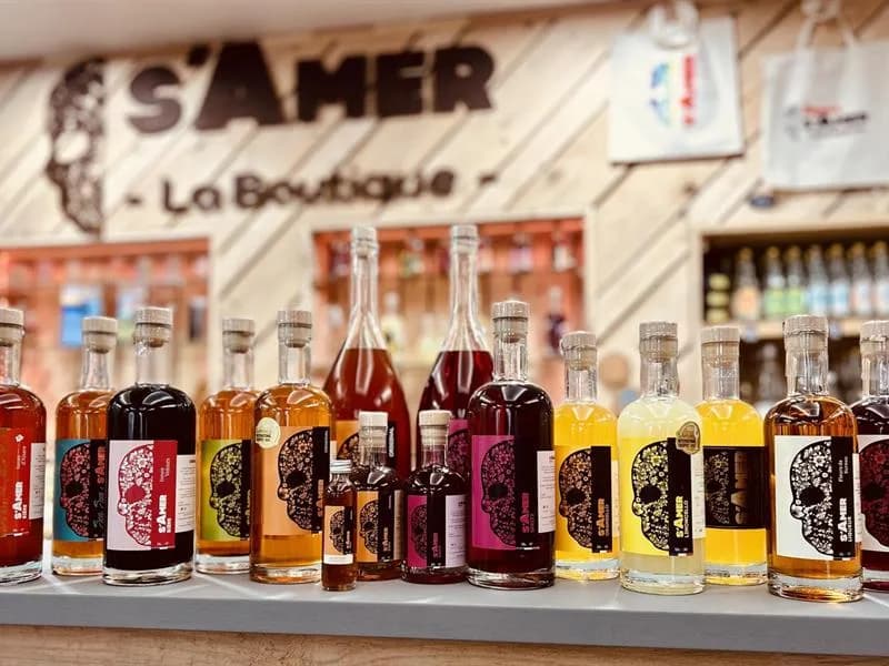 Image 1 : Découverte d'un atelier de liqueurs et d'amers artisanaux background