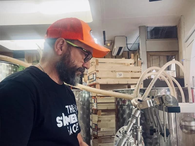 Image 2 : Découverte d'un atelier de liqueurs et d'amers artisanaux background