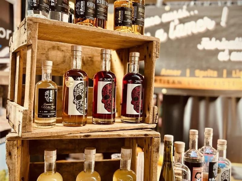 Image 3 : Découverte d'un atelier de liqueurs et d'amers artisanaux background