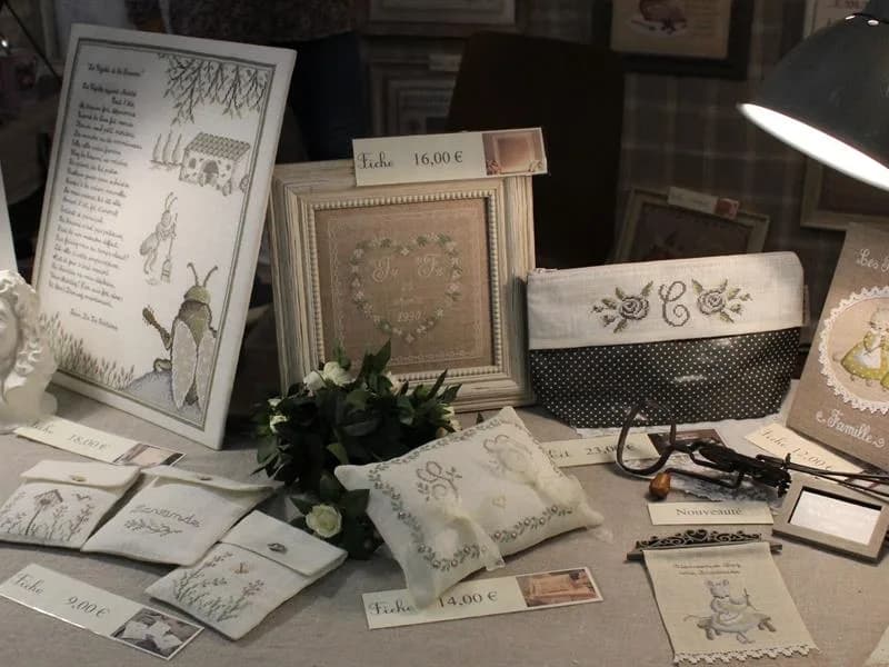 Image 2 : Festival du point de croix et de la broderie background