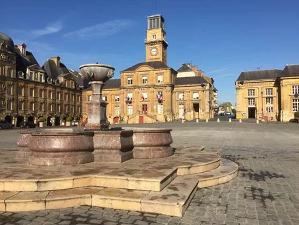 Image 1 : 2026 Visite guidée du beffroi de Charleville background