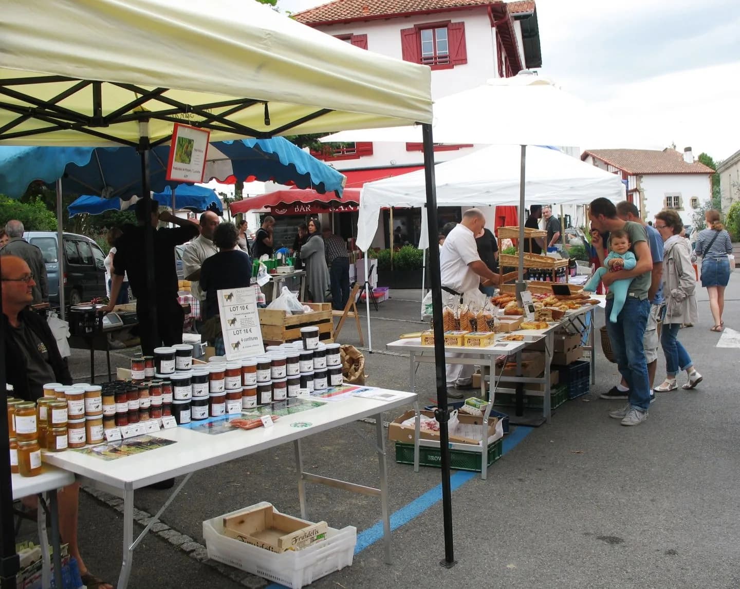 Image 1 : Marché traditionnel background