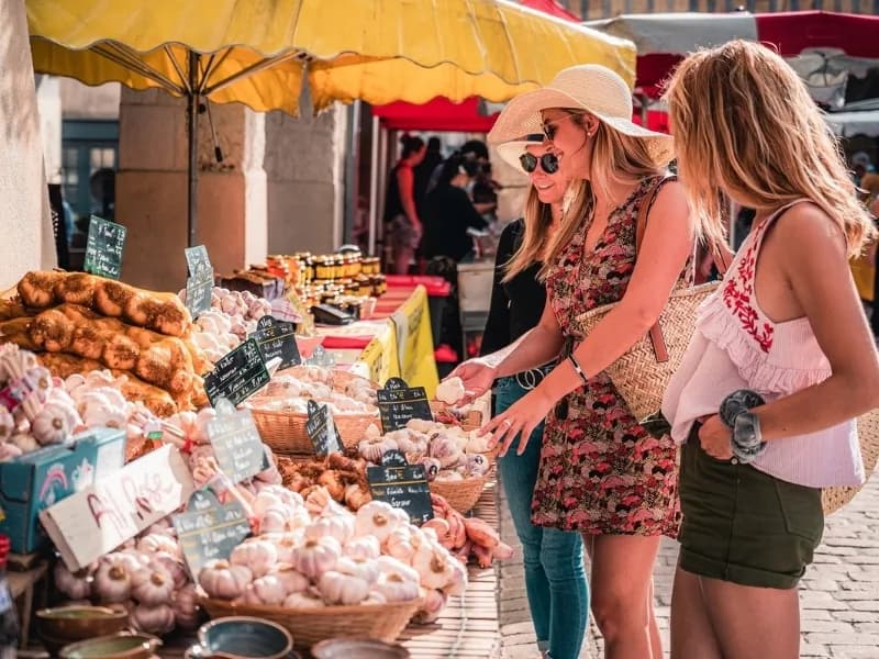 Image 1 : Bastides en Fête 2026 - marché et après-midi jeux sous la halle background