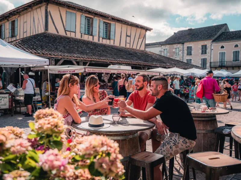 Image 4 : Bastides en Fête 2026 - marché et après-midi jeux sous la halle background