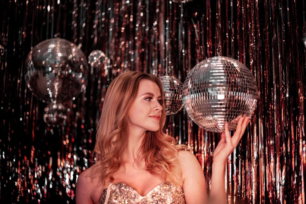 Image 1 : Soirée disco costumée background