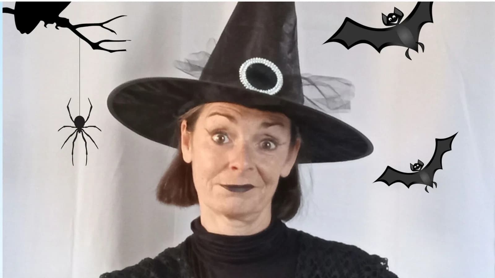 Image 1 : Spectacle : La plus nulle des sorcières background