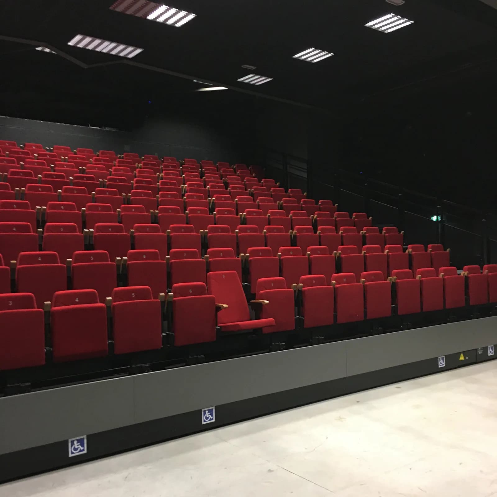 Image 2 : Cinéma à Lubersac : Tombé du ciel background