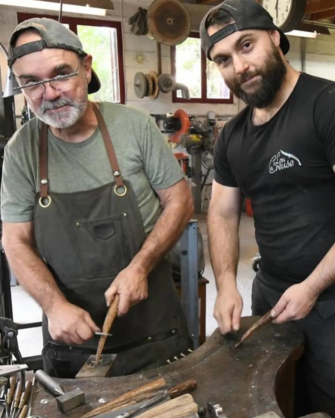 Image 1 : Ici, nos savoir-faire - visite La Coutellerie D'art Lou Creuse background