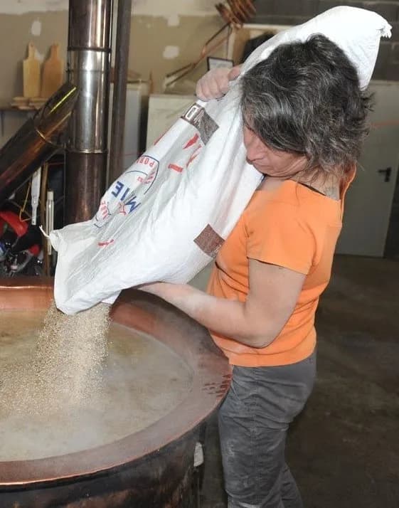 Image 1 : Ici, nos savoir-faire - Visite Brasserie des Anges background