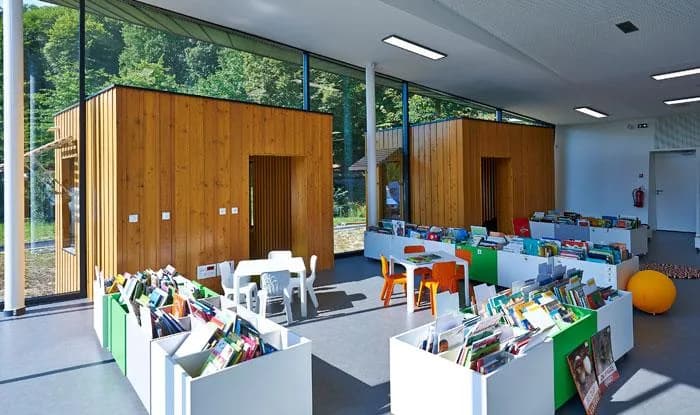 Image 1 : Atelier numérique : fake news background