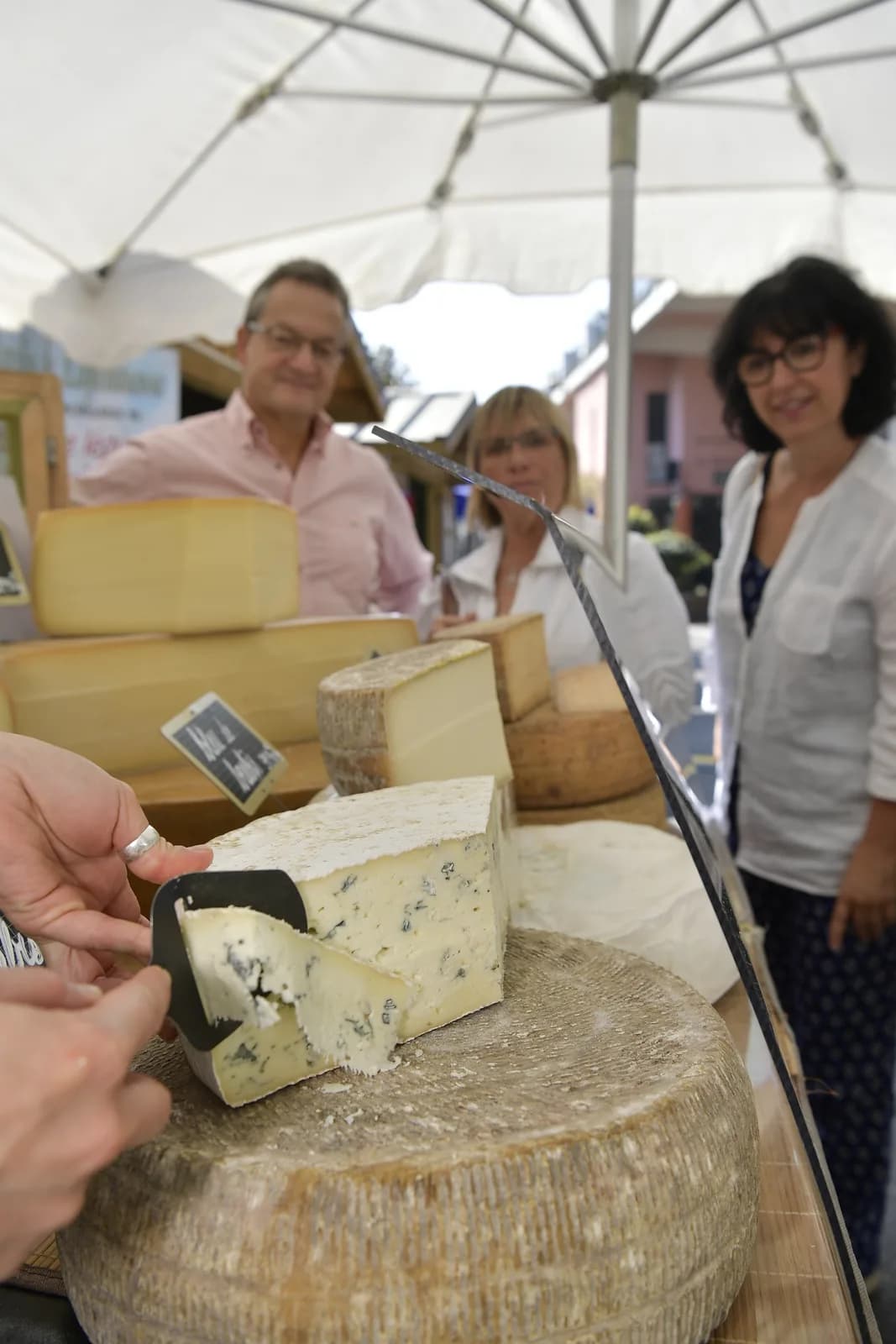 Image 2 : Marché traditionnel background