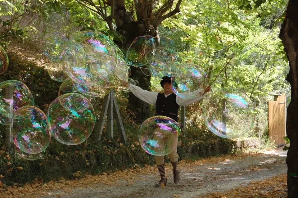 Image 2 : Bastides en Fête 2026 - Musarder en Bullant avec la Compagnie Nakoh background