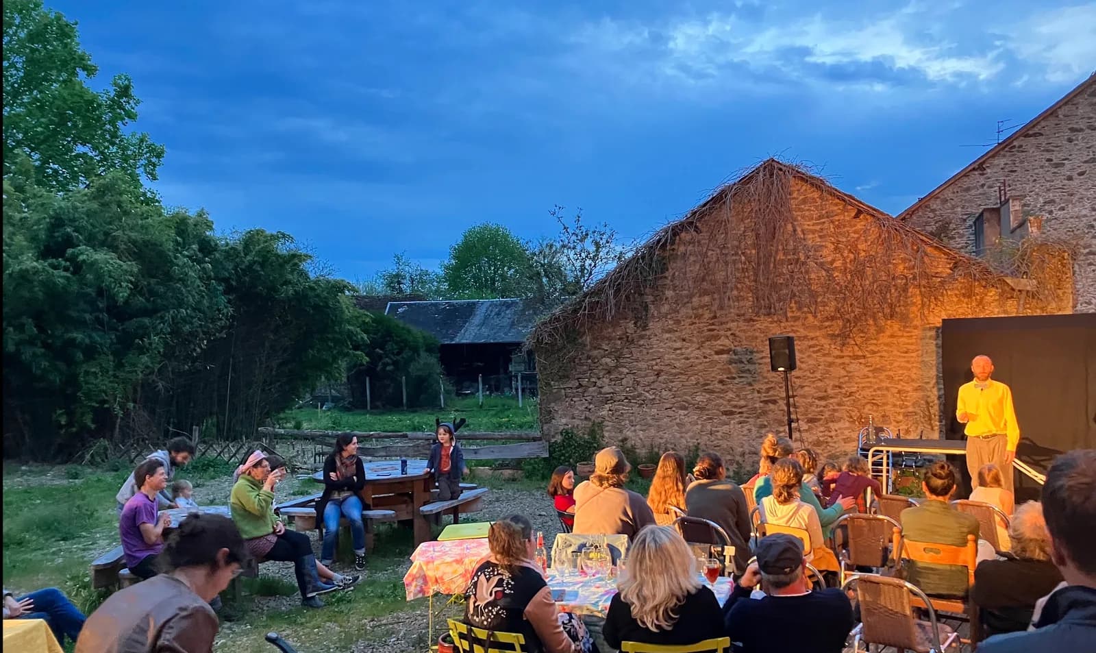 Image 2 : Concert dansant à l'accordéon background