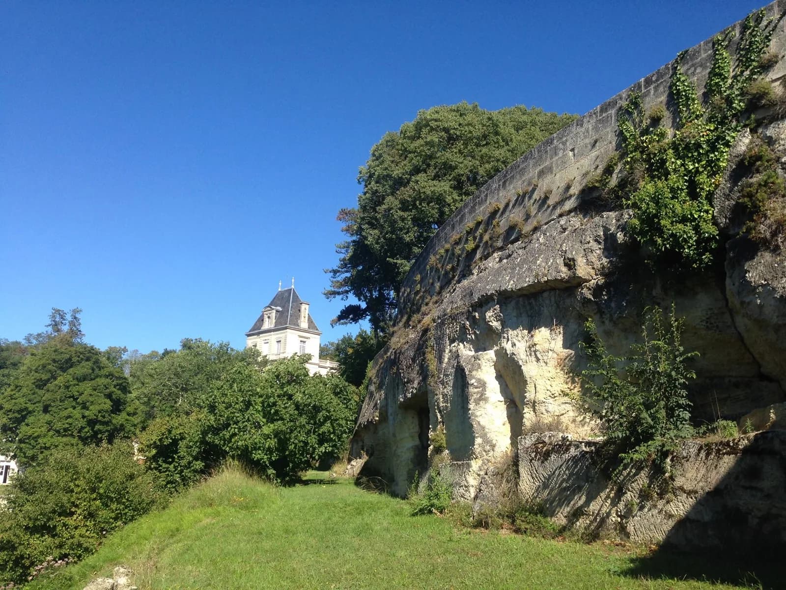 Image 4 : Portes ouvertes Fronsac - Canon Fronsac - la balade des carrières background