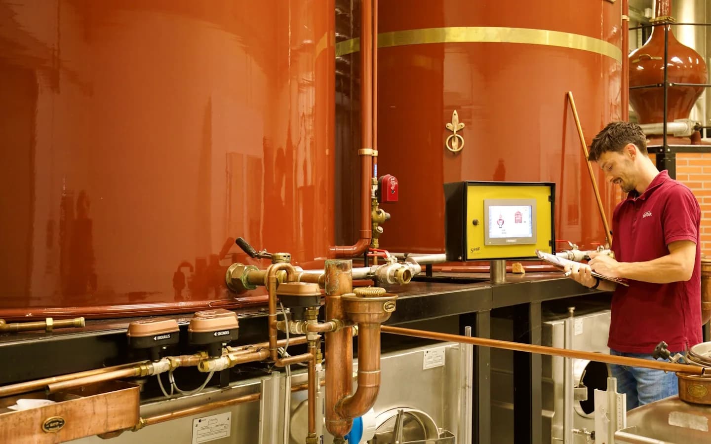 Image 2 : Ici, nos savoir-faire - Visite Brana background