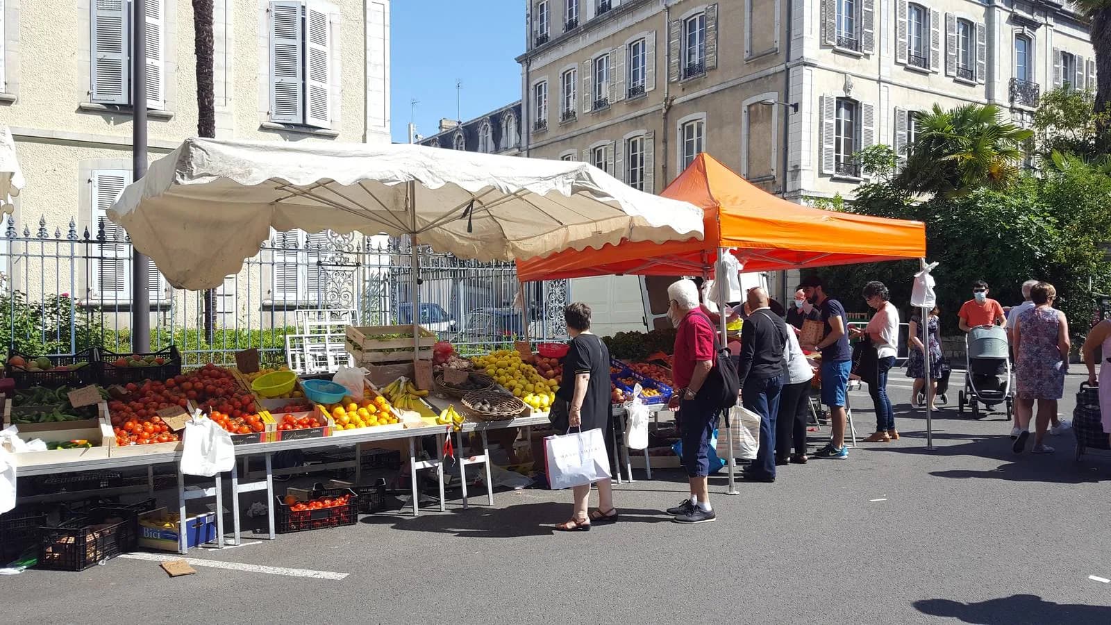 Image 1 : Marché de fruits et légumes - Albert 1er background