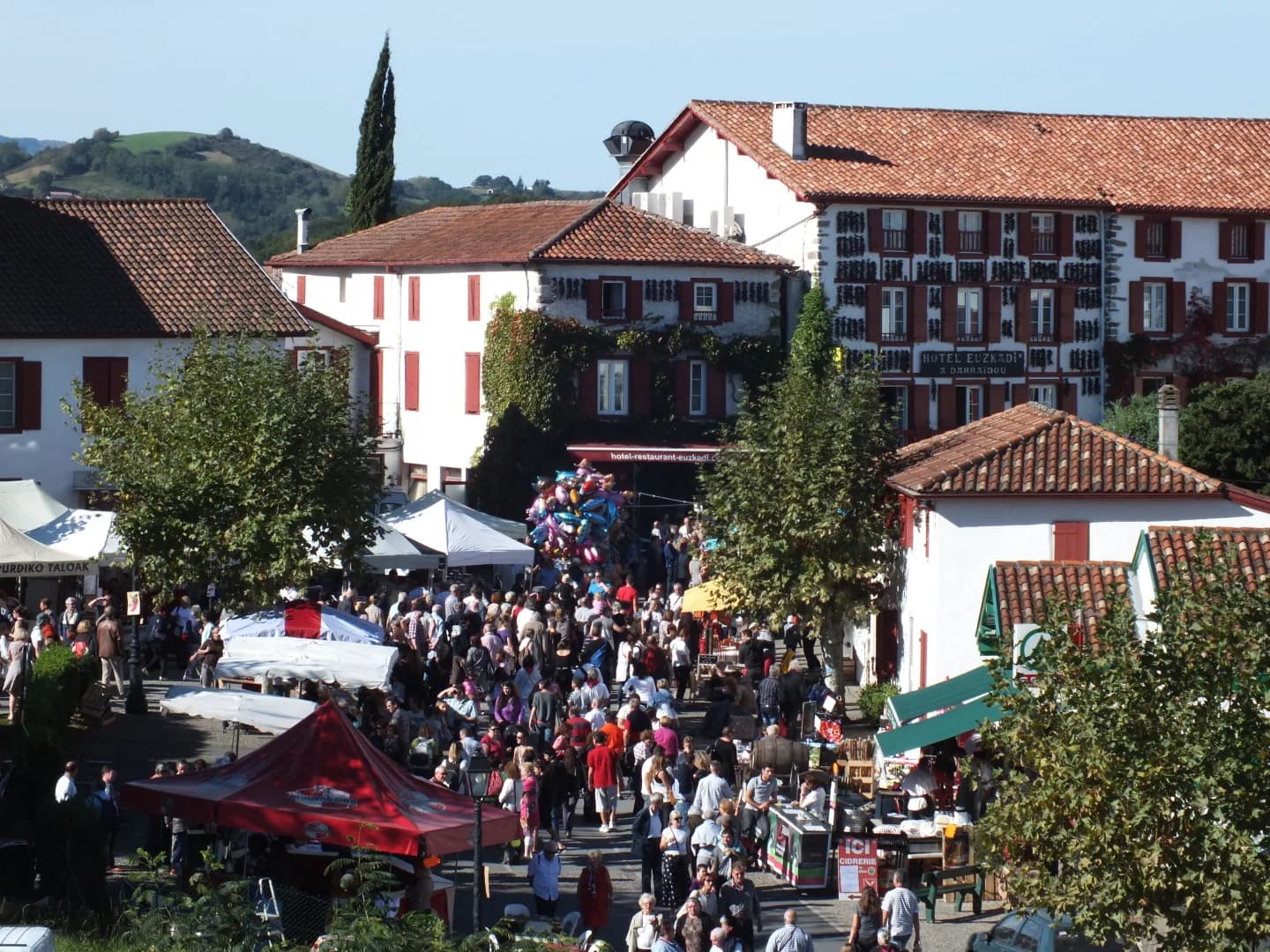 Image 1 : Fête du Piment d'Espelette background