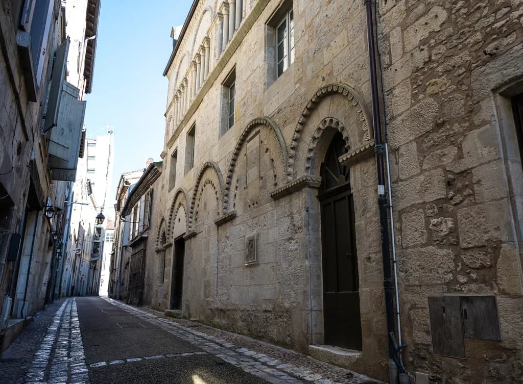 Image 1 : Visite de la ville : Médiévale et Renaissance background