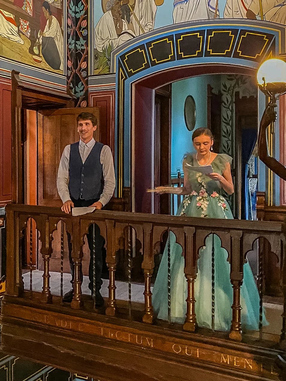 Image 4 : Visite "costumée" du Château Abbadia background