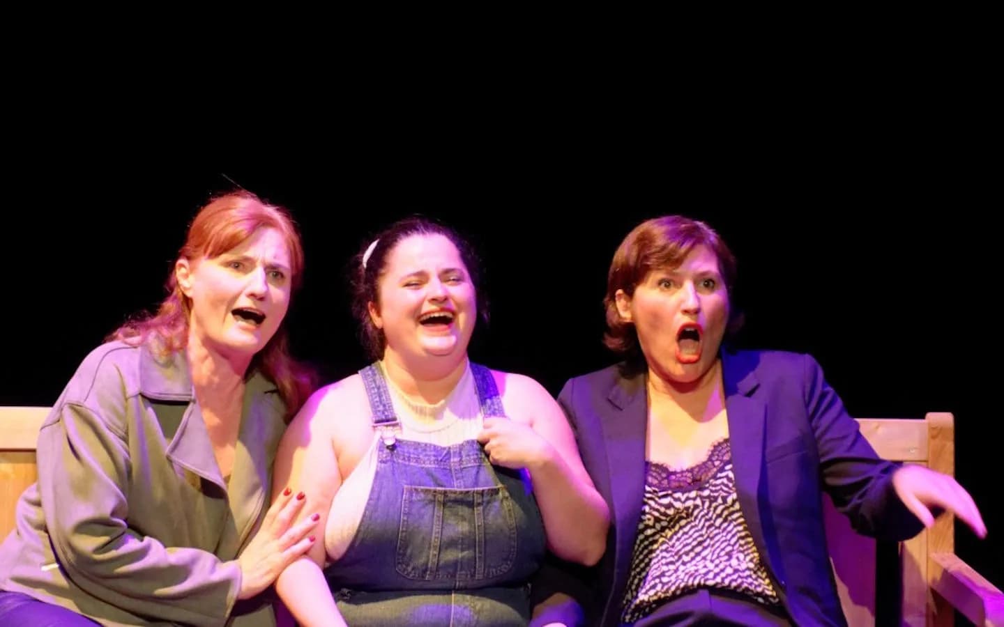 Image 4 : Théâtre "Et pendant ce temps, Simone veille!" background