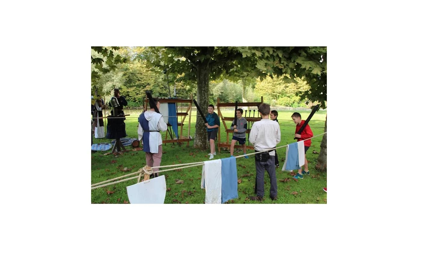 Image 5 : Journée médiévale au Château d'Urtubie : découverte d'un camp militaire background