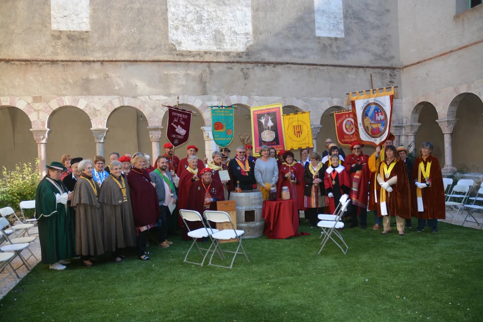 Image 1 : CONFRERIE DES GRANDS VINAIGRIERS - CHÂPITRE ANNUEL 2026 - CEREMONIE THEÂTRALE D'INTRONISATION background