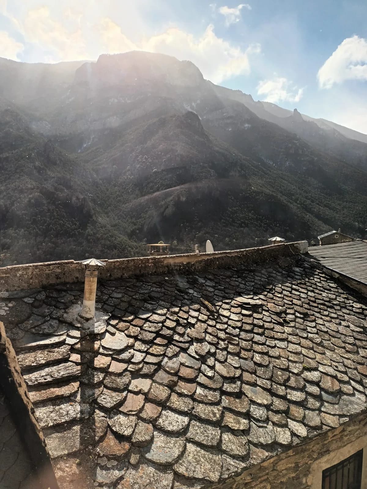 Image 2 : RANDO ACCOMPAGNEE : CAMI RAMADER DANS LA VALLEE DE NOHEDES background