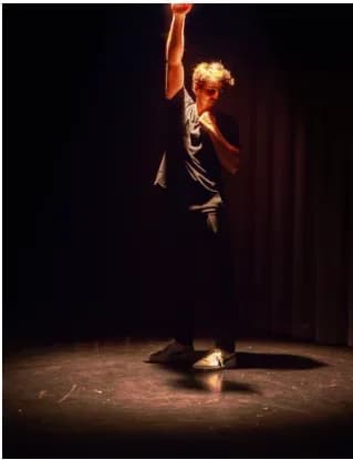 Image 1 : One Man Show : l'Impatient background