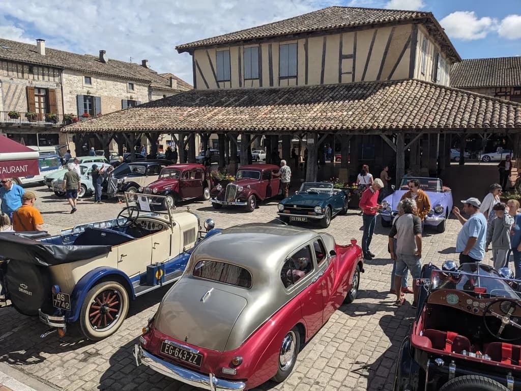 Image 2 : Bastides en Fête 2026 - rassemblement de véhicules de collection, concert et randonnée background