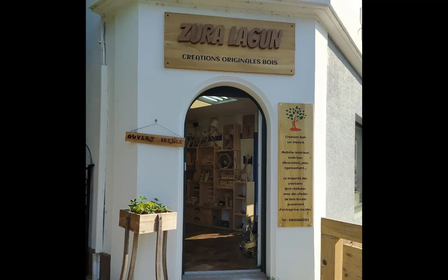 Image 1 : Visite approfondie de l'atelier Zura Lagun et démonstration background