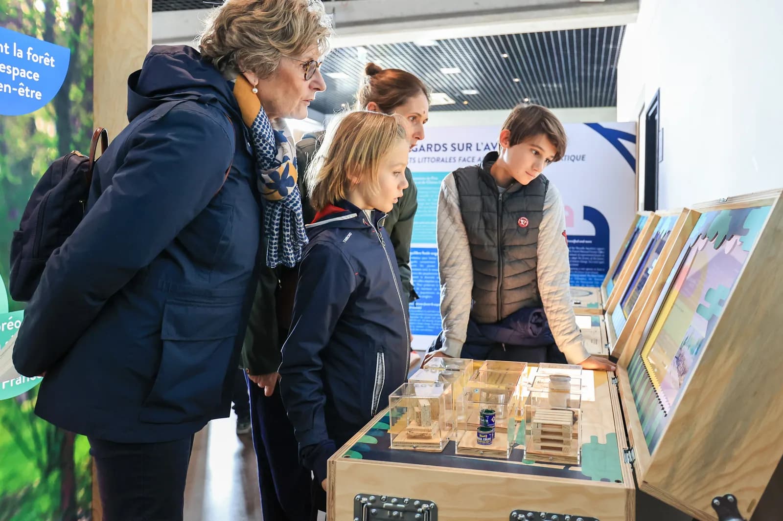 Image 1 : Visite en accès libre de l'exposition "Dunes et forêts, les gardiennes du littoral" background