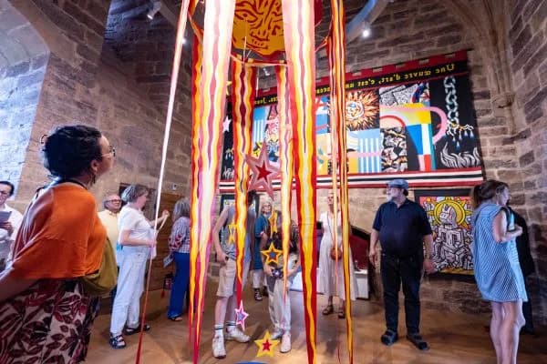 Image 1 : Visite guidée de l'exposition "Le Chant des Etoiles"/ Dialogue entre Jean Lurçat et Speedy Graphito background
