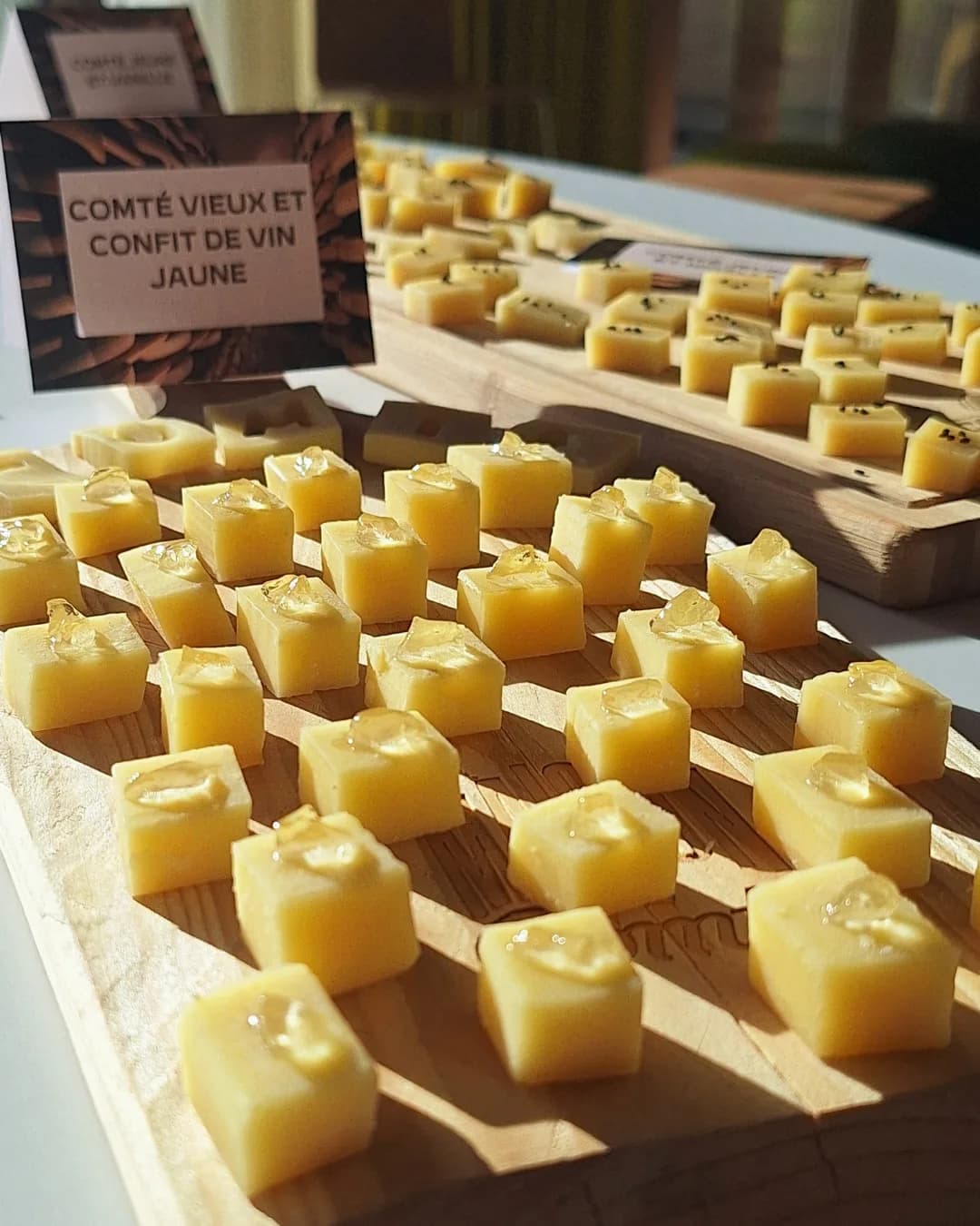Image 1 : Comté aux accords insolites background