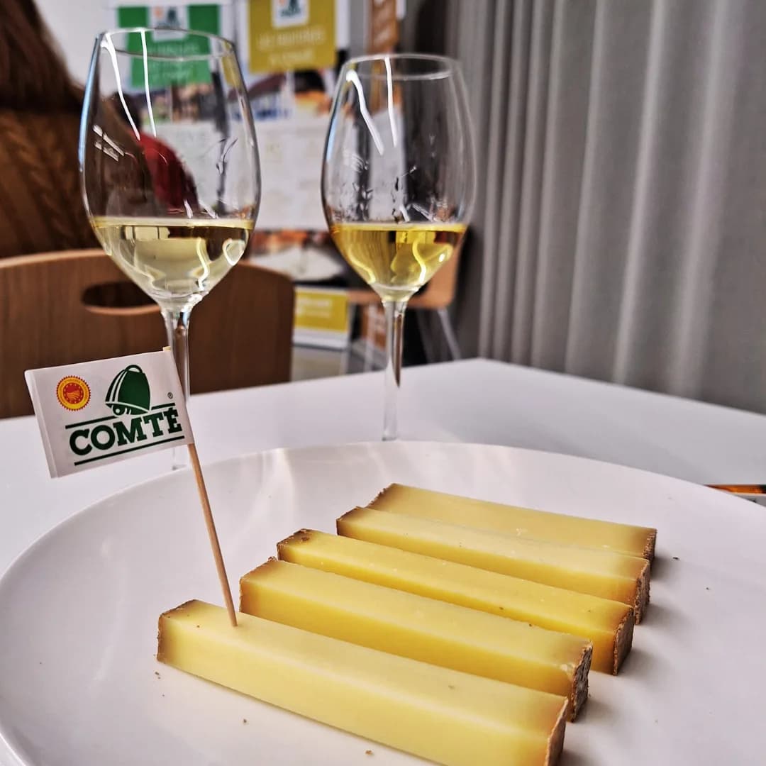 Image 1 : Accords Comté et Vins du Jura background