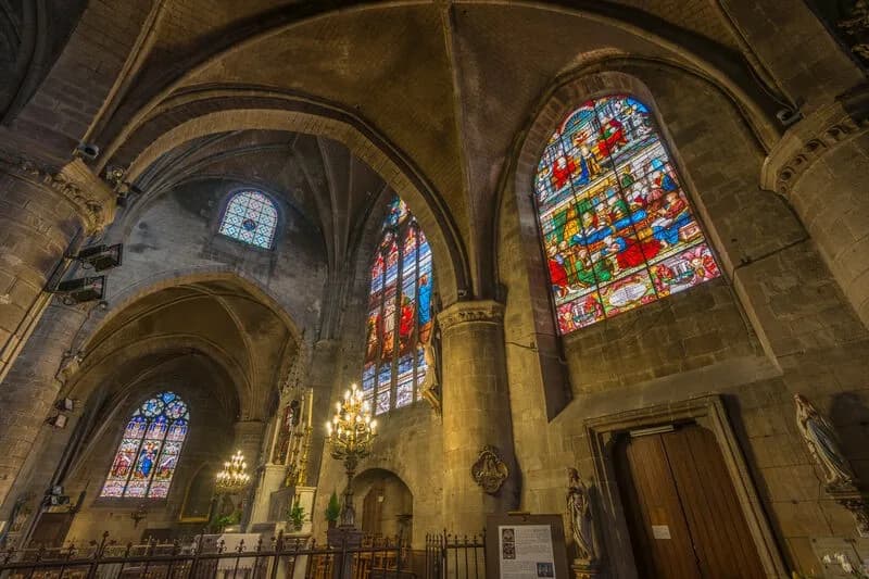 Image 1 : Eglise Saint-Pierre-du-Queyroix - Visite Guidée background