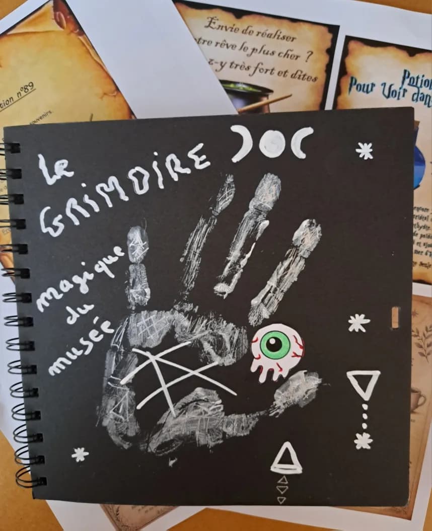 Image 1 : Boo ! Un grimoire de sorcier ! background
